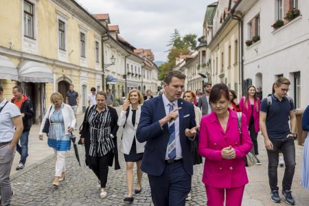 Kamniško mestno središče z novim utripom – sprehod z županom po pop-up izložbah in obisk novih podjetnikov  (24)